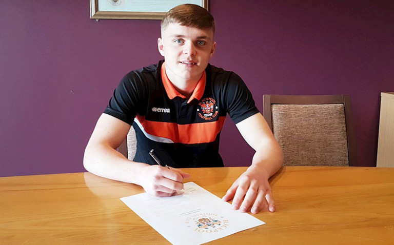 Tangerines Starlet Sinclair-Smith Signs Pro Deal - League Football ...